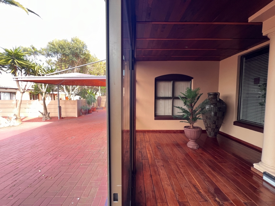 6 Bedroom Property for Sale in Middedorp Western Cape